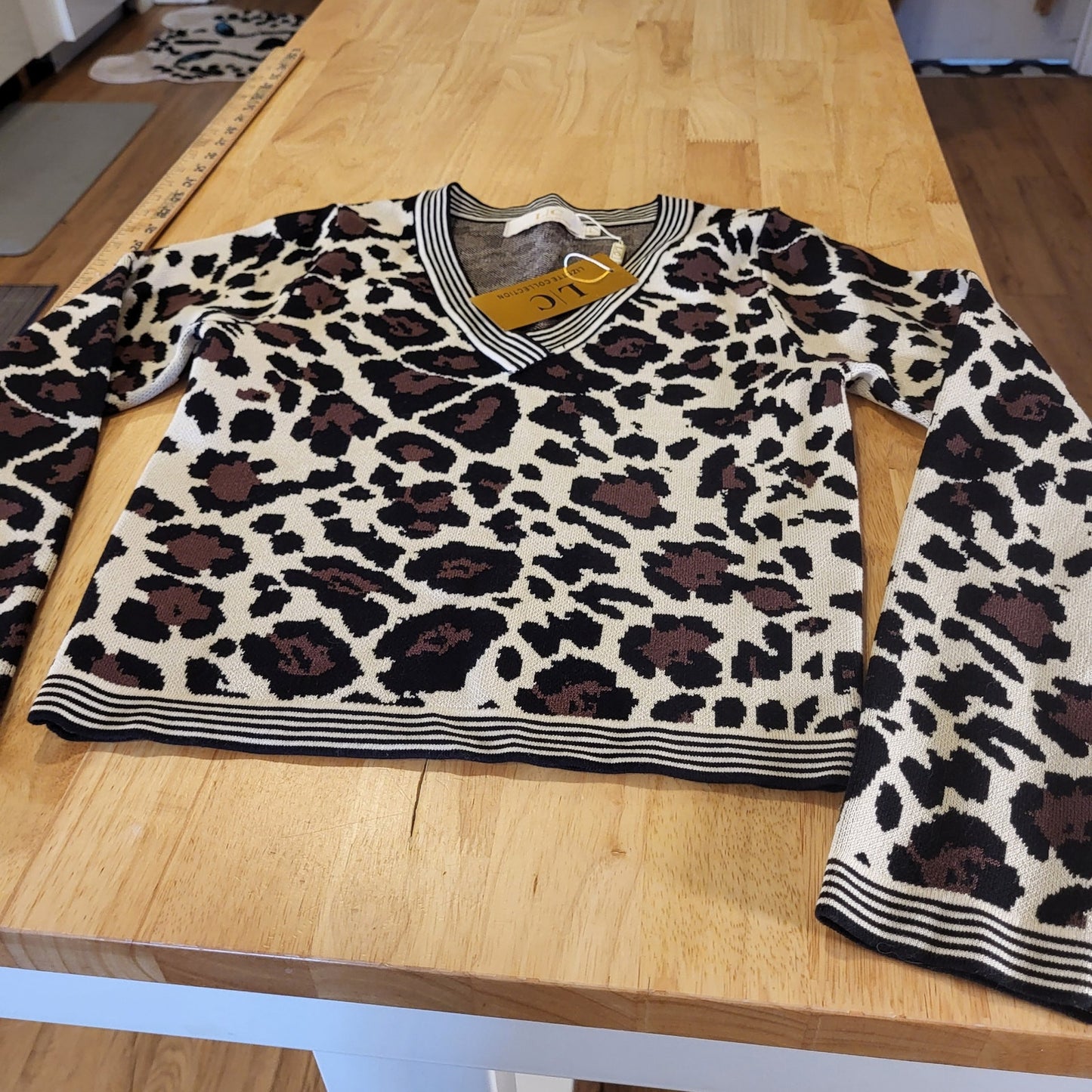 NWT Lauren Conrad Leopard Knit V-neck Sweater 15" p2p Large (fits tight) |