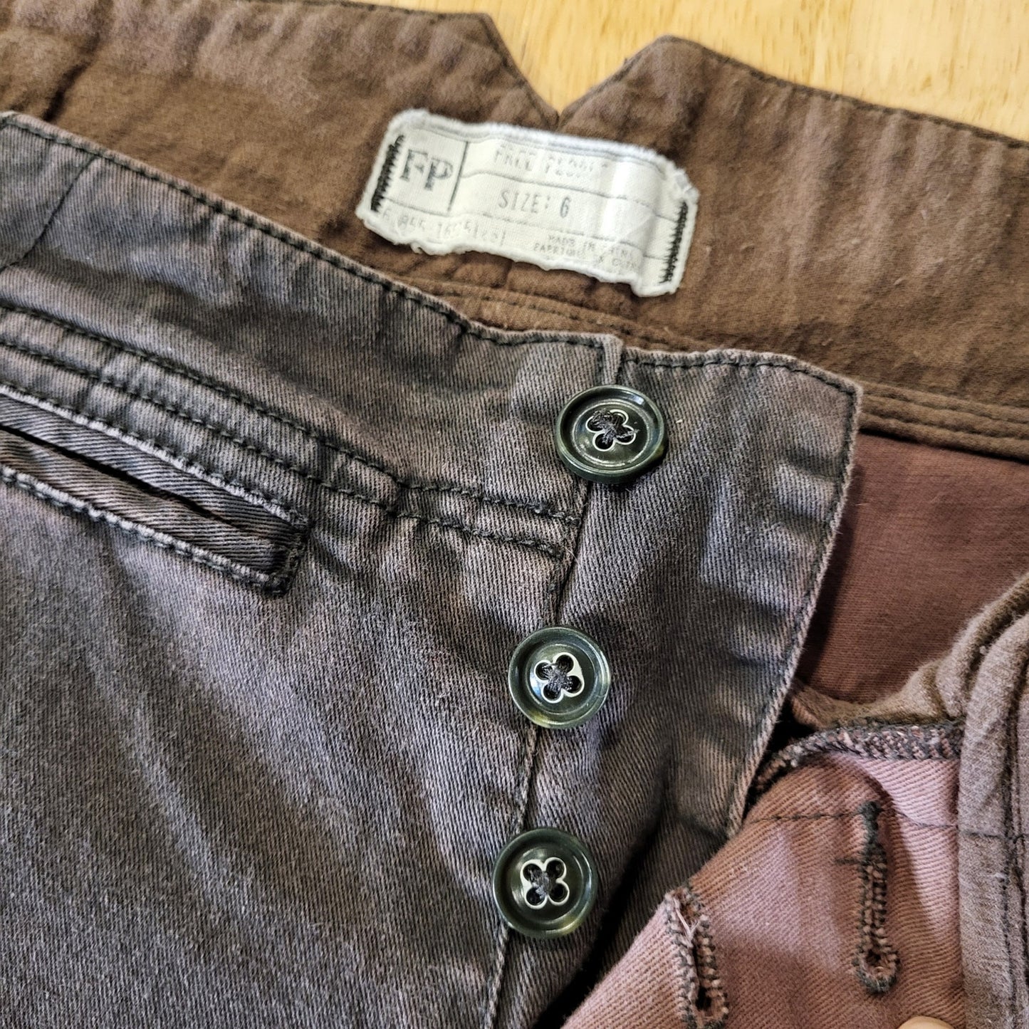 Free People Brown Tapered Slacks Pants Size 6 contrast cuff back waist detail