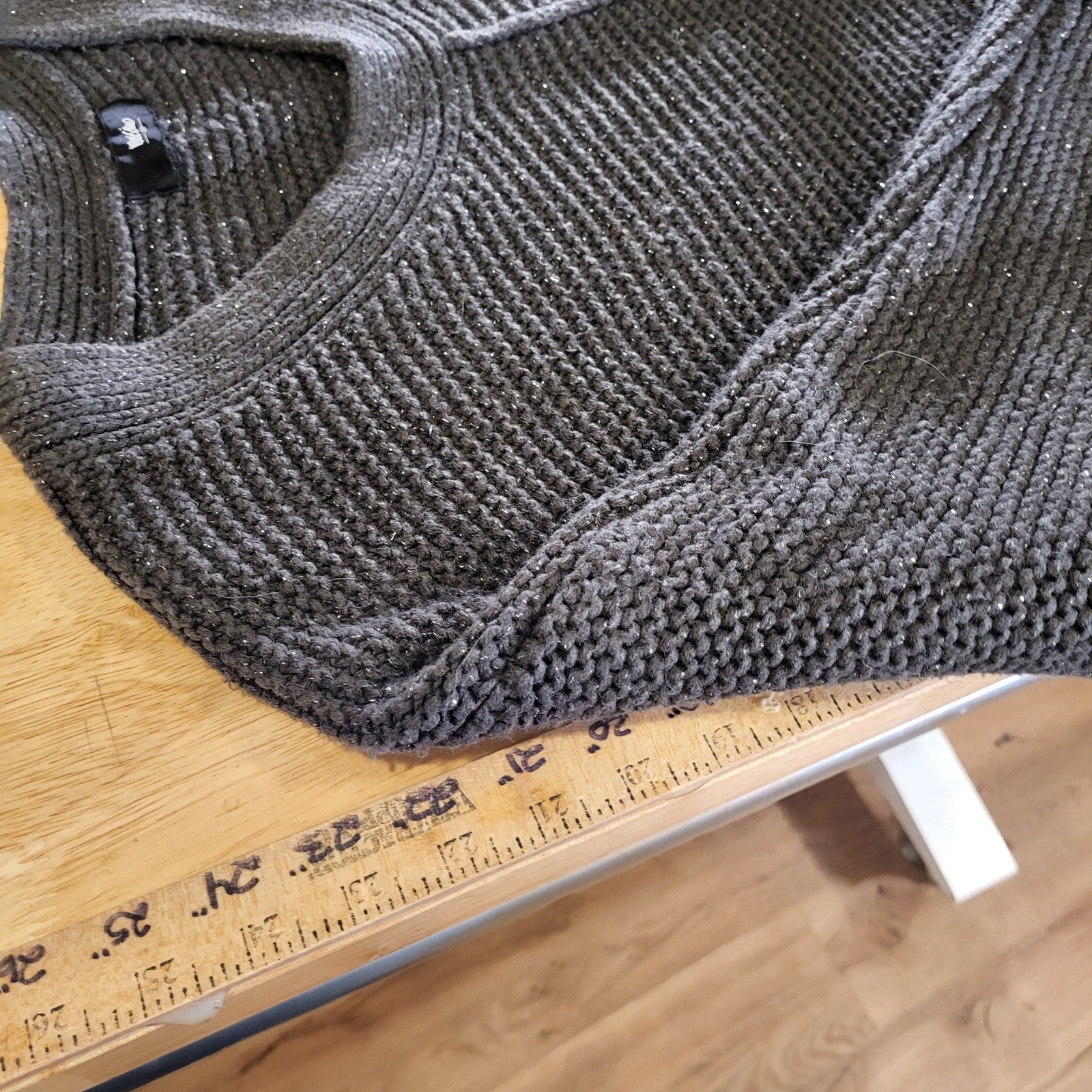 Mossimo Charcoal Gray Metallic Chunky Knit 25" p2p Raised Center Seam V-neck Med