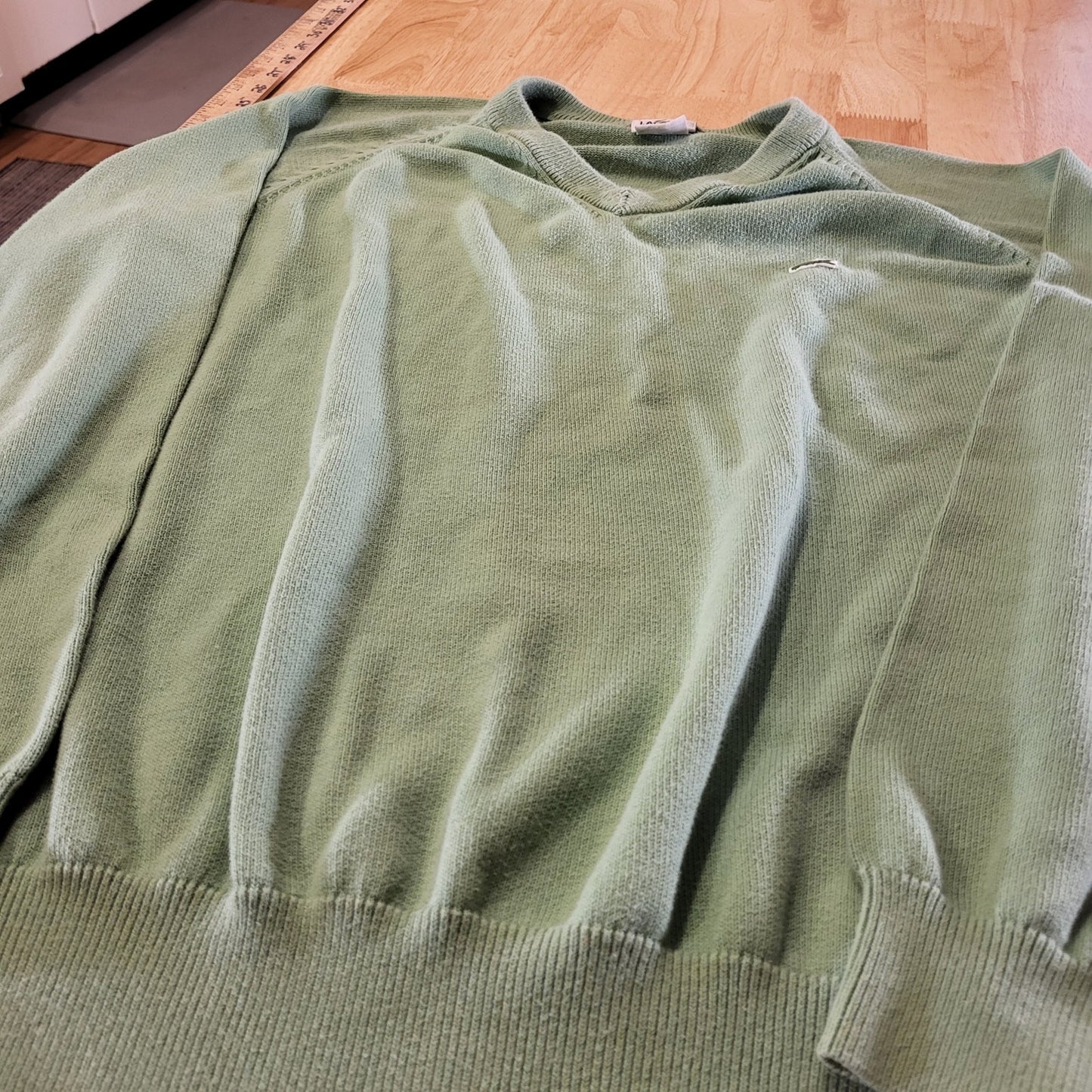 Pastel Green Lacoste V-neck Sweater Cotton 23"p2p 37" Long 