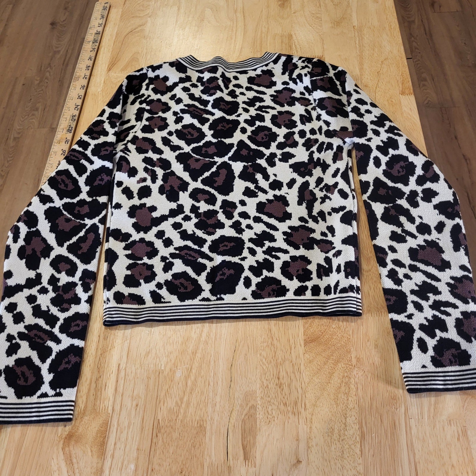 NWT Lauren Conrad Leopard Knit V-neck Sweater 15" p2p Large (fits tight) |