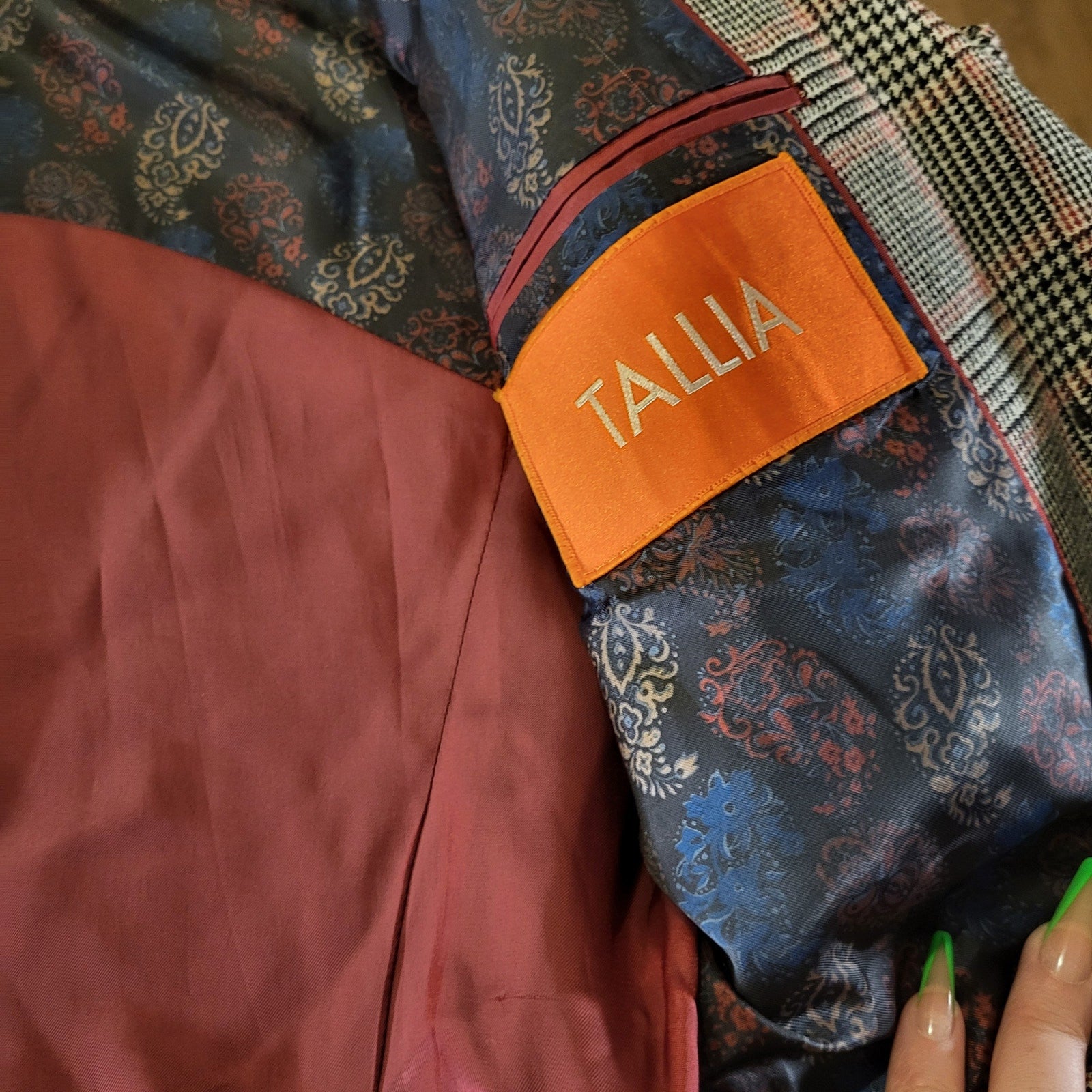 Tallia Wool Plaid Blazer pockets 19" P2P 27" long lined 3 button cuff 