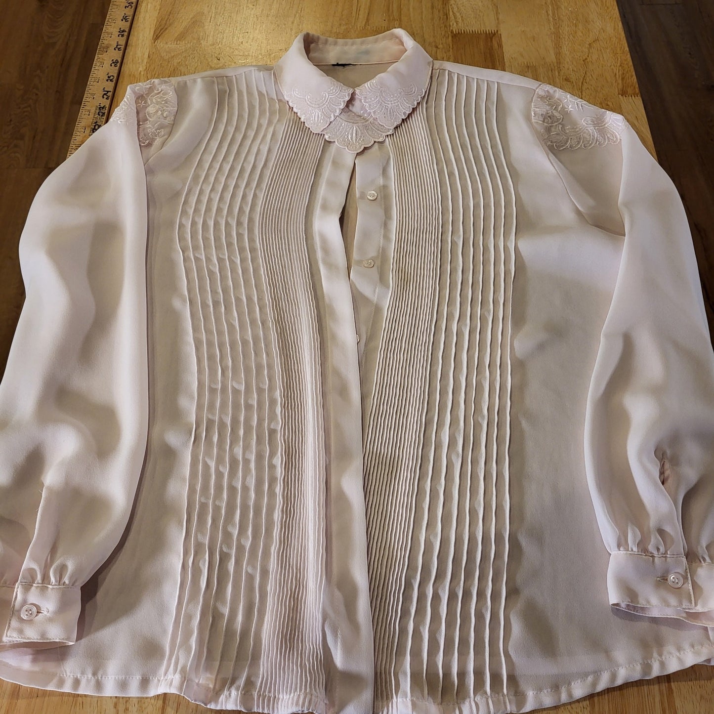 Vintage Baby Pink Button Down Lace Collar & Shoulder Detail 21" Pit to pit
