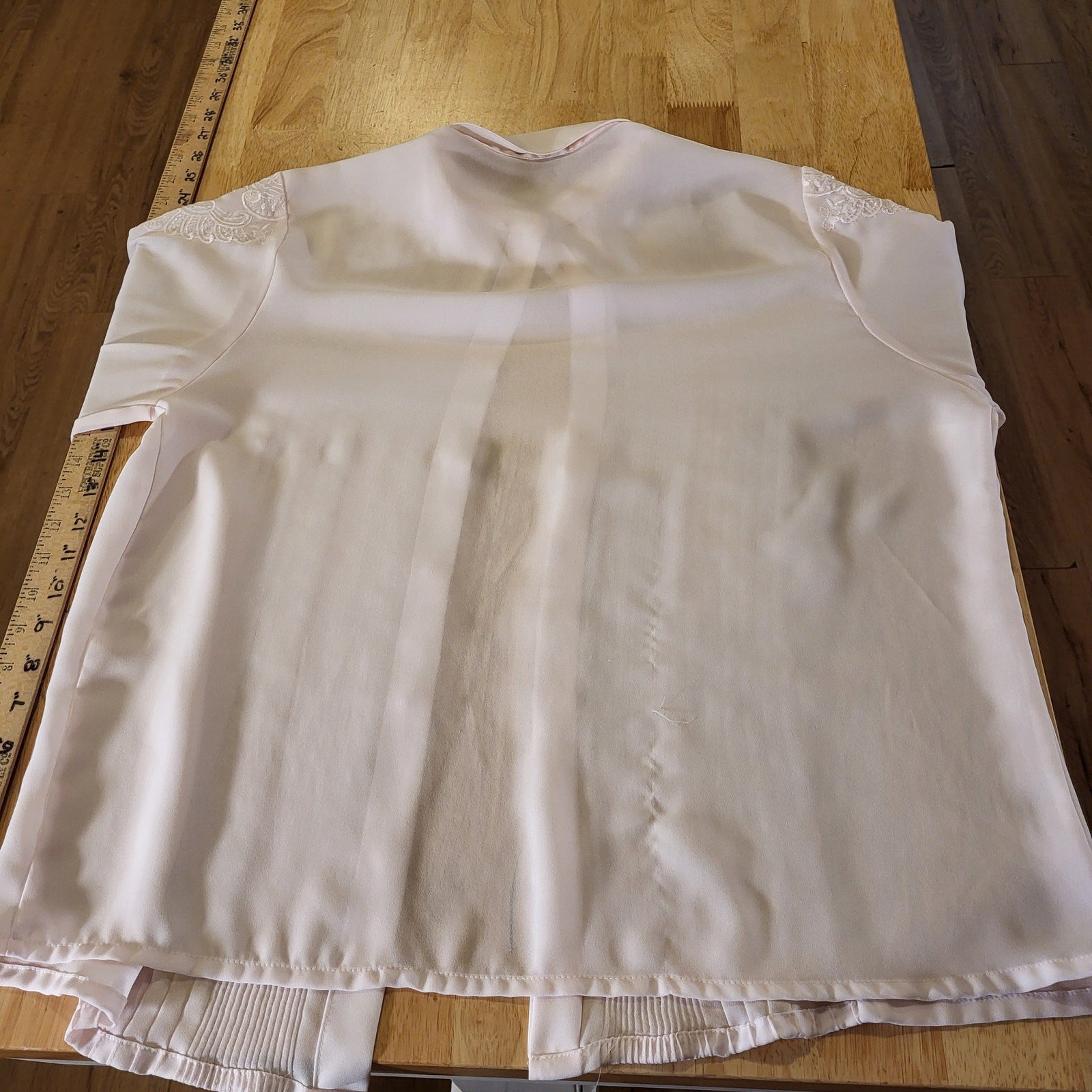 Vintage Baby Pink Button Down Lace Collar & Shoulder Detail 21" Pit to pit