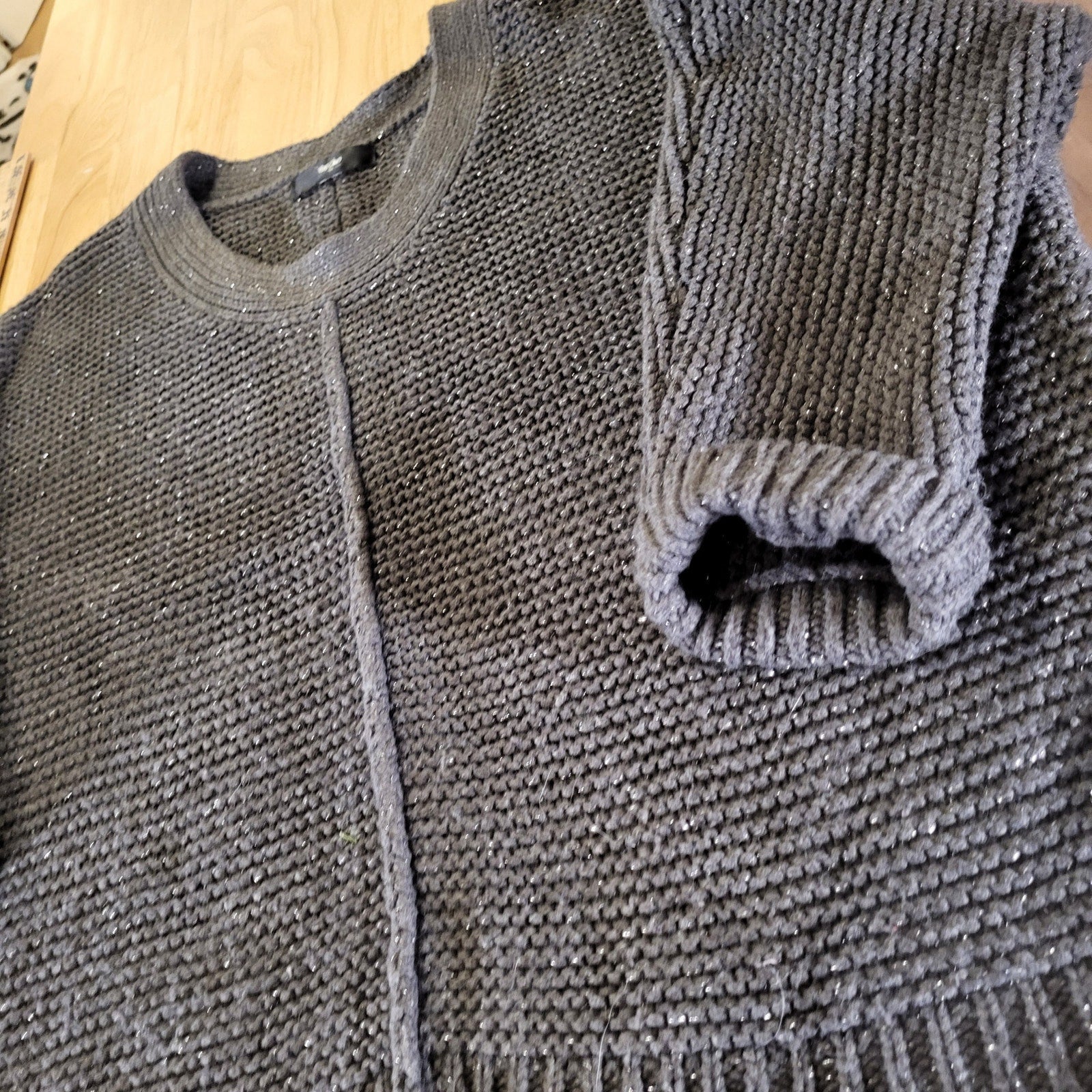 Mossimo Charcoal Gray Metallic Chunky Knit 25" p2p Raised Center Seam V-neck Med