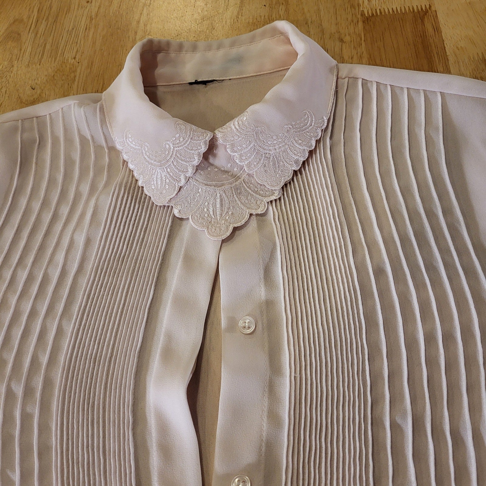 Vintage Baby Pink Button Down Lace Collar & Shoulder Detail 21" Pit to pit