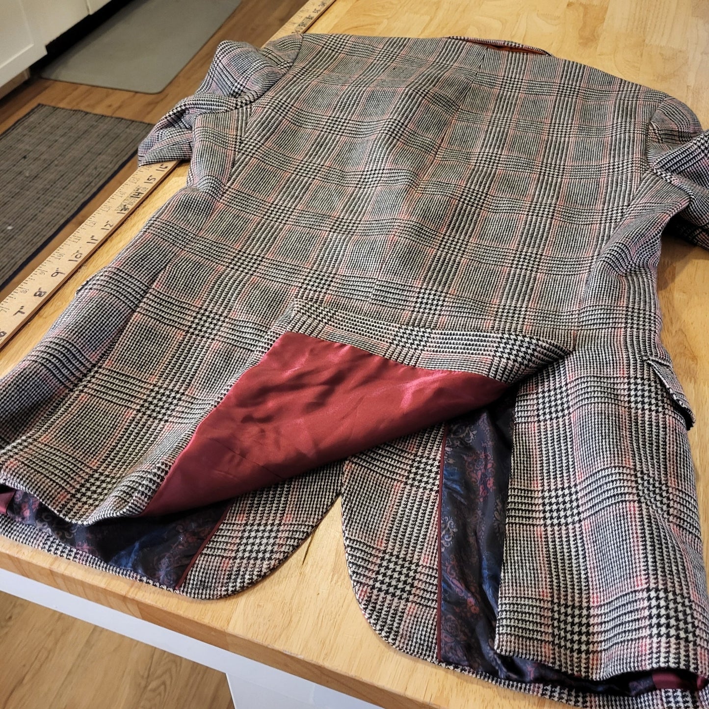 Tallia Wool Plaid Blazer pockets 19" P2P 27" long lined 3 button cuff 