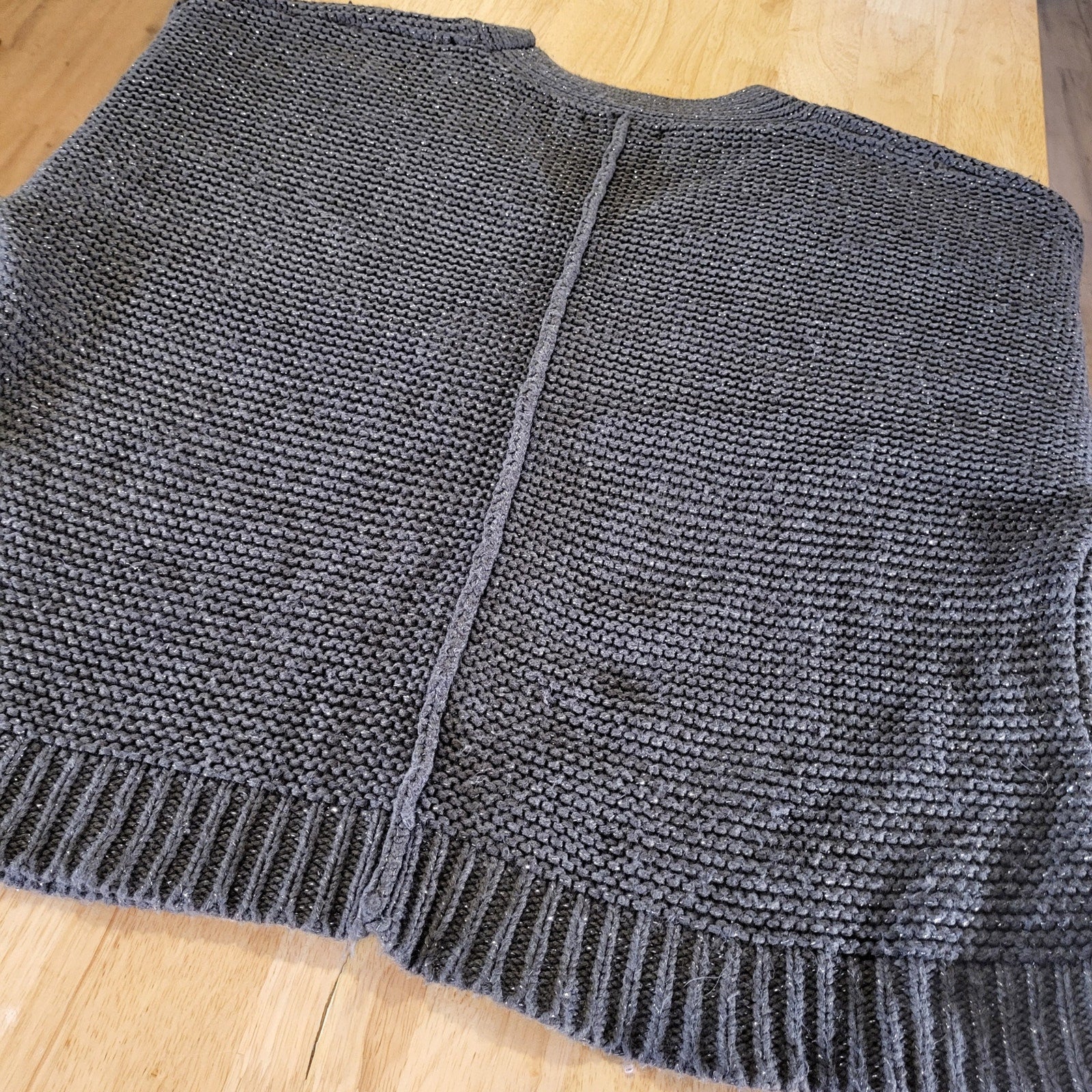 Mossimo Charcoal Gray Metallic Chunky Knit 25" p2p Raised Center Seam V-neck Med