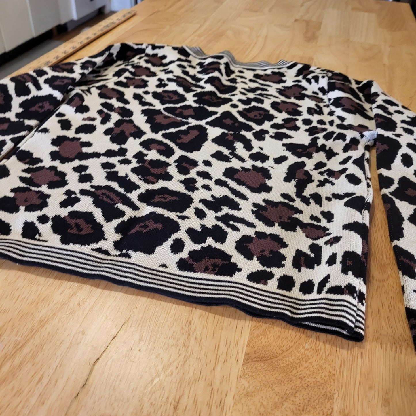 NWT Lauren Conrad Leopard Knit V-neck Sweater 15" p2p Large (fits tight) |