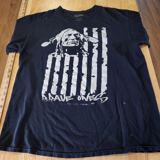 Brave Ones Vintage Native American USA Flag Black Screen Printed T-shirt Large