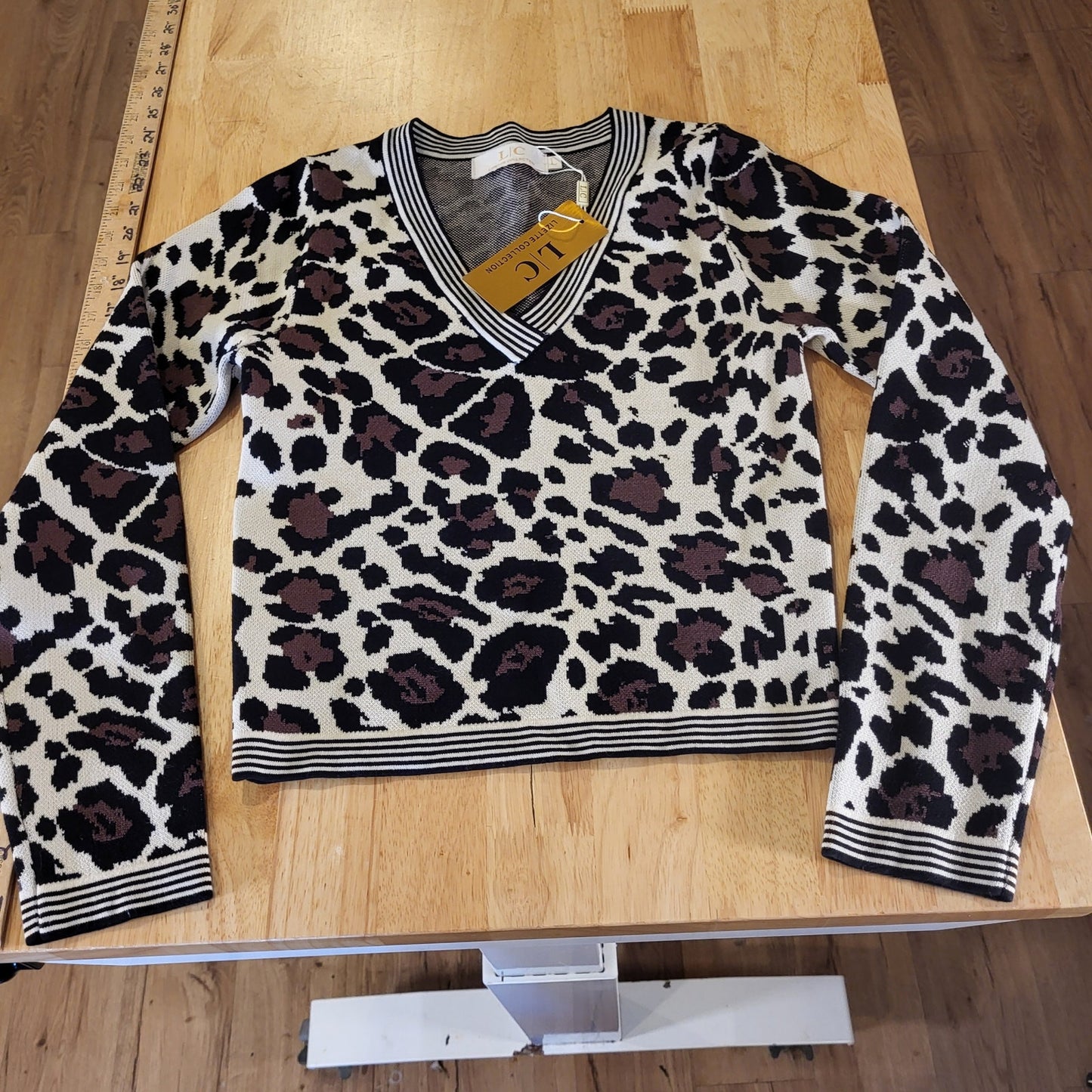 NWT Lauren Conrad Leopard Knit V-neck Sweater 15" p2p Large (fits tight) |