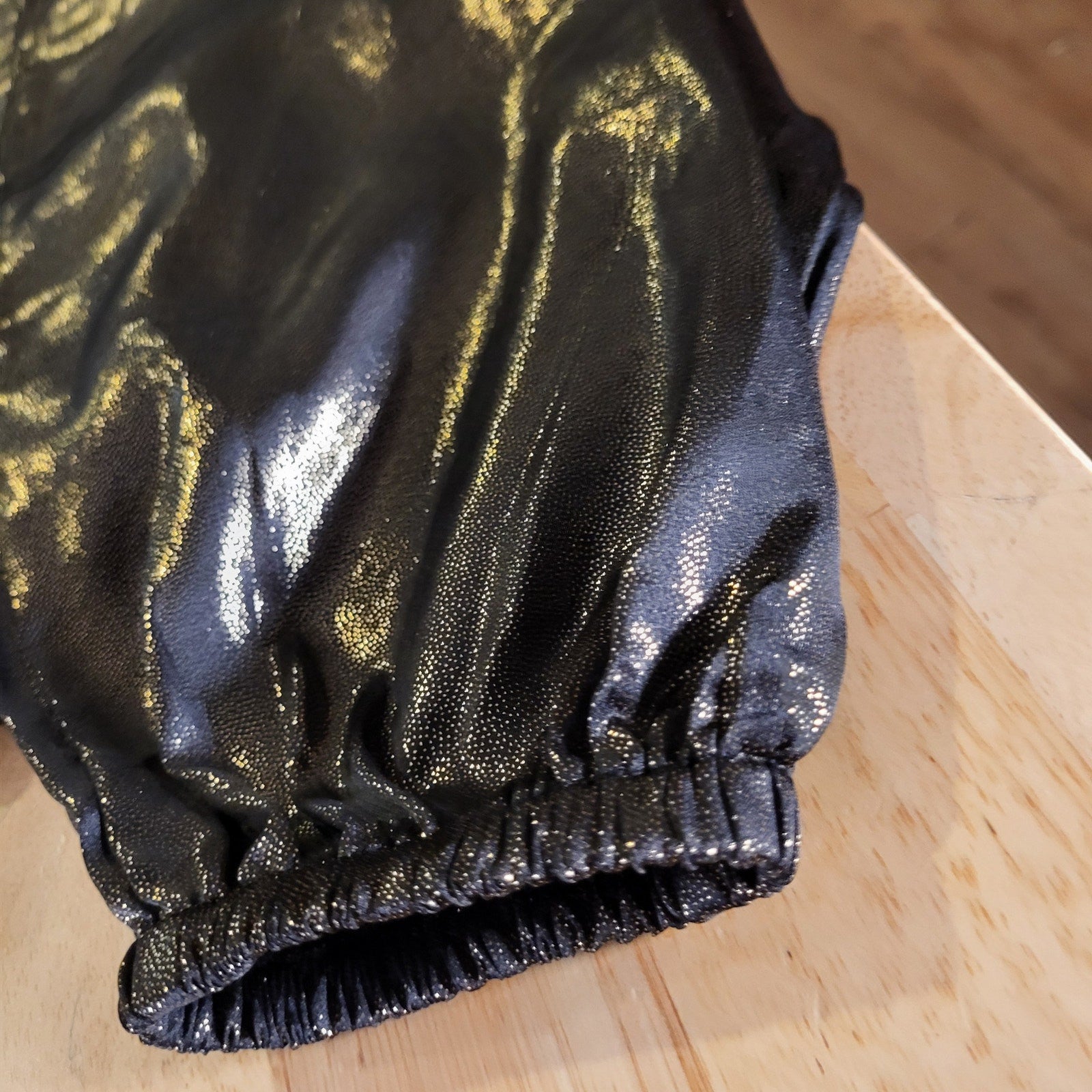 NWT Nine West Black & Gold Lame Billowy Long Sleeve Blouse Elastic Waist Medium